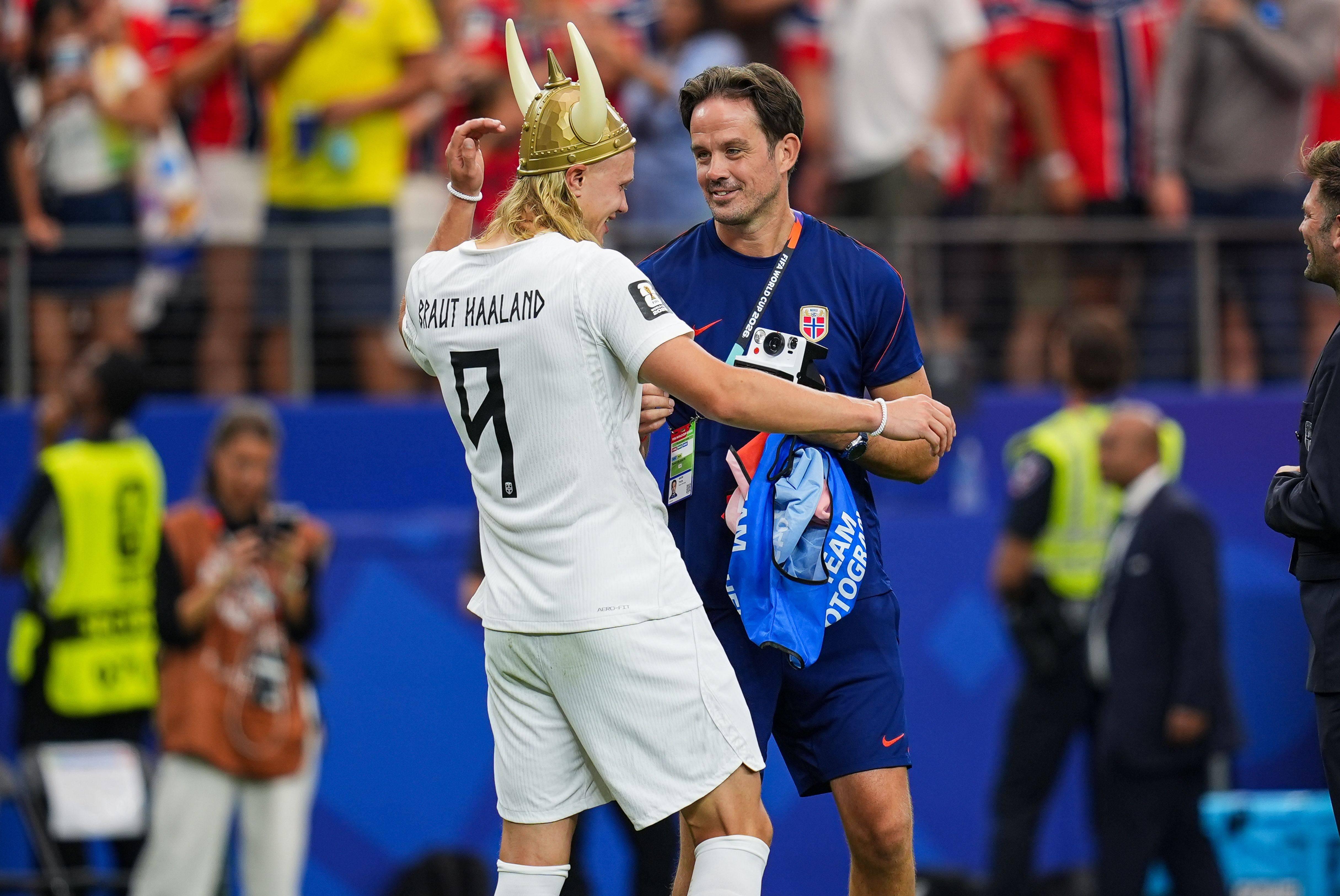 Haaland com capacete viking depois do Costa do Marfim-Noruega - Imago
