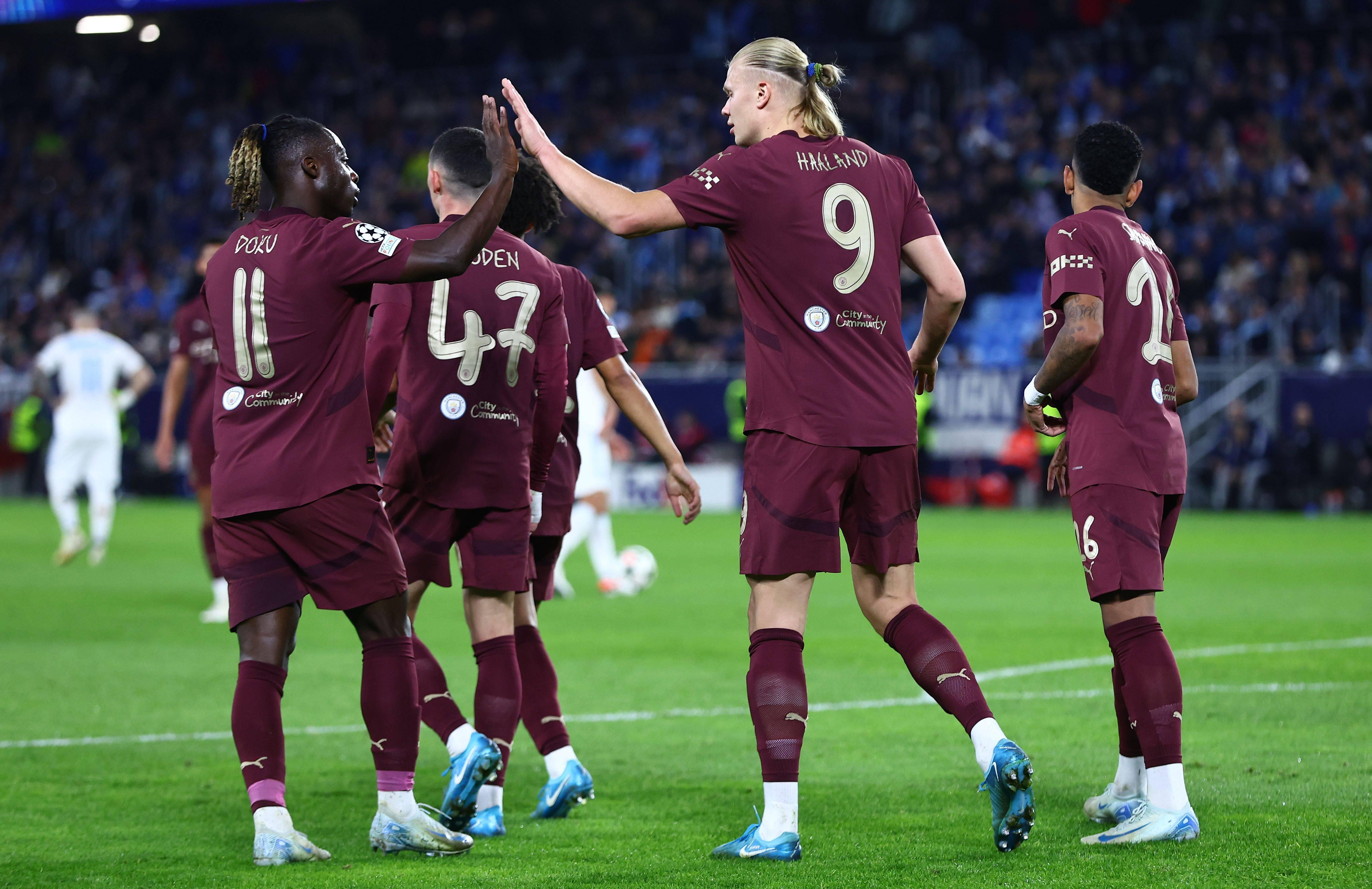 Erling Haaland combina as fitas de cabelo com o equipamento - foto Imago