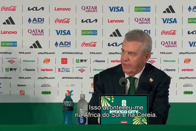 «O que me falta agora mesmo? Um whisky. Curto, com gelo....»
