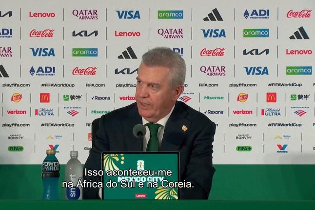 «O que me falta agora mesmo? Um whisky. Curto, com gelo....»