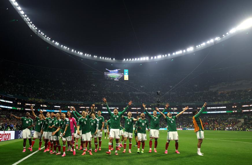 Seleção do México festeja no Azteca