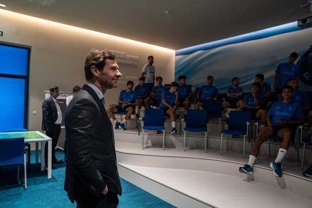 Villas-Boas falou aos jogadores no arranque da pré-época portista - Foto: FC PORTO