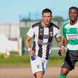 Nuno Pereira (à esquerda) brilhou no meio-campo do Portimonense (clube) na última época - Foto: Portimonense