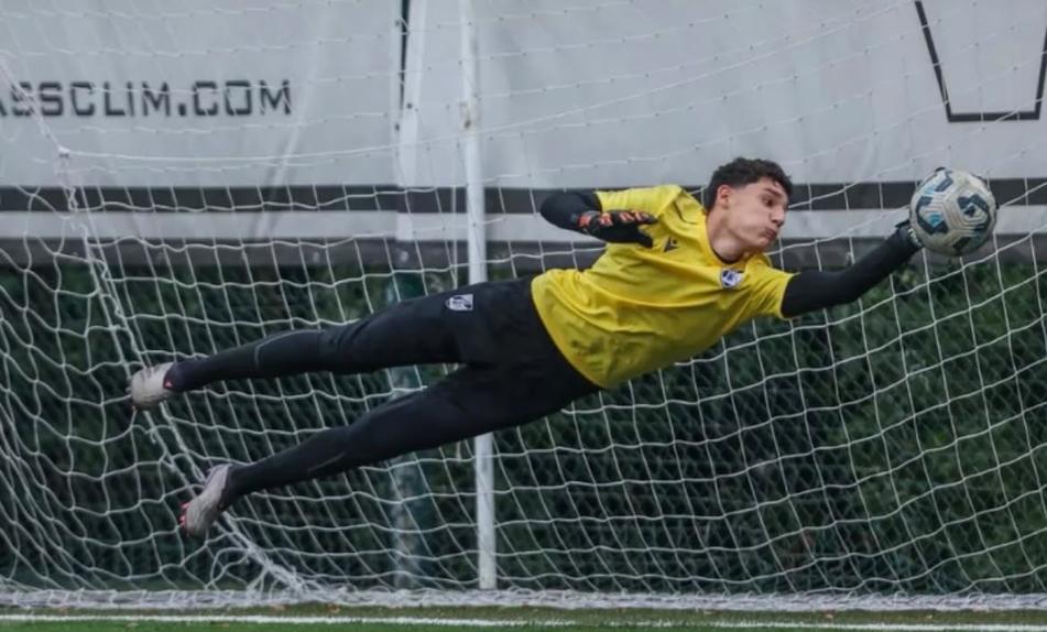 O jovem Mateus Durães, em ação num treino dos vimaranenses - Foto: Vitória de Guimarães