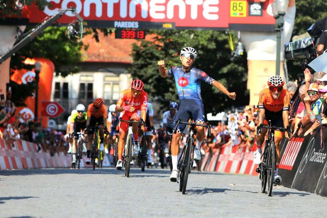 Venezuelano Francisco Pañuela vence em Paredes