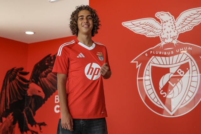 Benfica: jovem médio assina contrato de formação