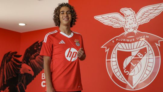 Benfica: jovem médio assina contrato de formação