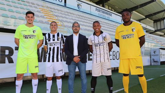 Portimonense com mais quatro reforços para atacar regresso à Liga