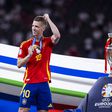 Barcelona chega a acordo com Dani Olmo
