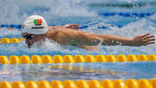 Diogo Ribeiro bate recorde nacional dos 100m mariposa em piscina curta