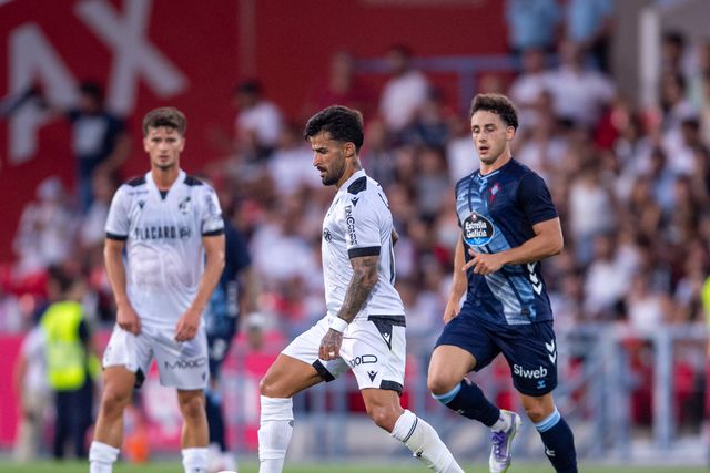 Vitória vence Celta de Vigo nas asas de Charles e de prodígio