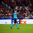 Michael Oliver, árbitro inglês, vai apitar jogo do Benfica na Champions
