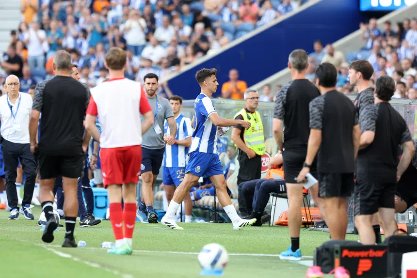 Veiga provoca CAOS! Dragão em fúria
