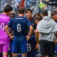 Paulo Fonseca, treinador do Lyon, dá indicações aos seus jogadores durante um jogo da Ligue 1. Este sábado, 2 de agosto, o emblema francês defronta o Bayern em encontro particular