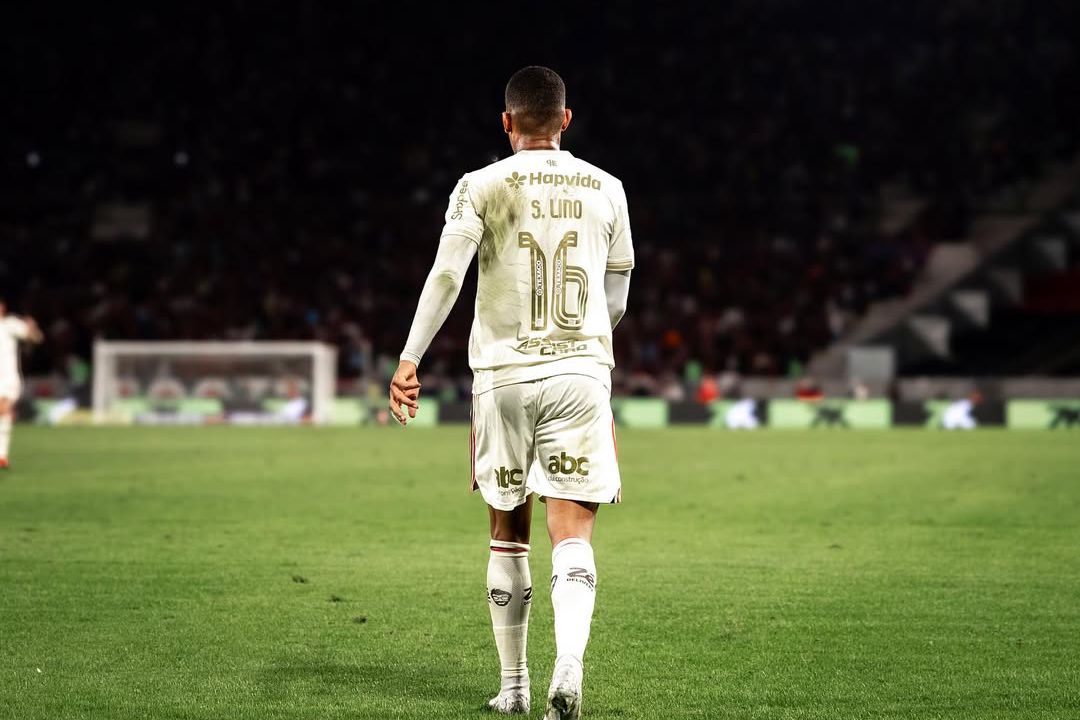 Samuel Lino na estreia pelo Flamengo Foto: Instagram Samuel Lino