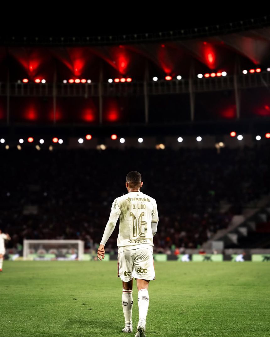 Samuel Lino na estreia pelo Flamengo Foto: Instagram Samuel Lino