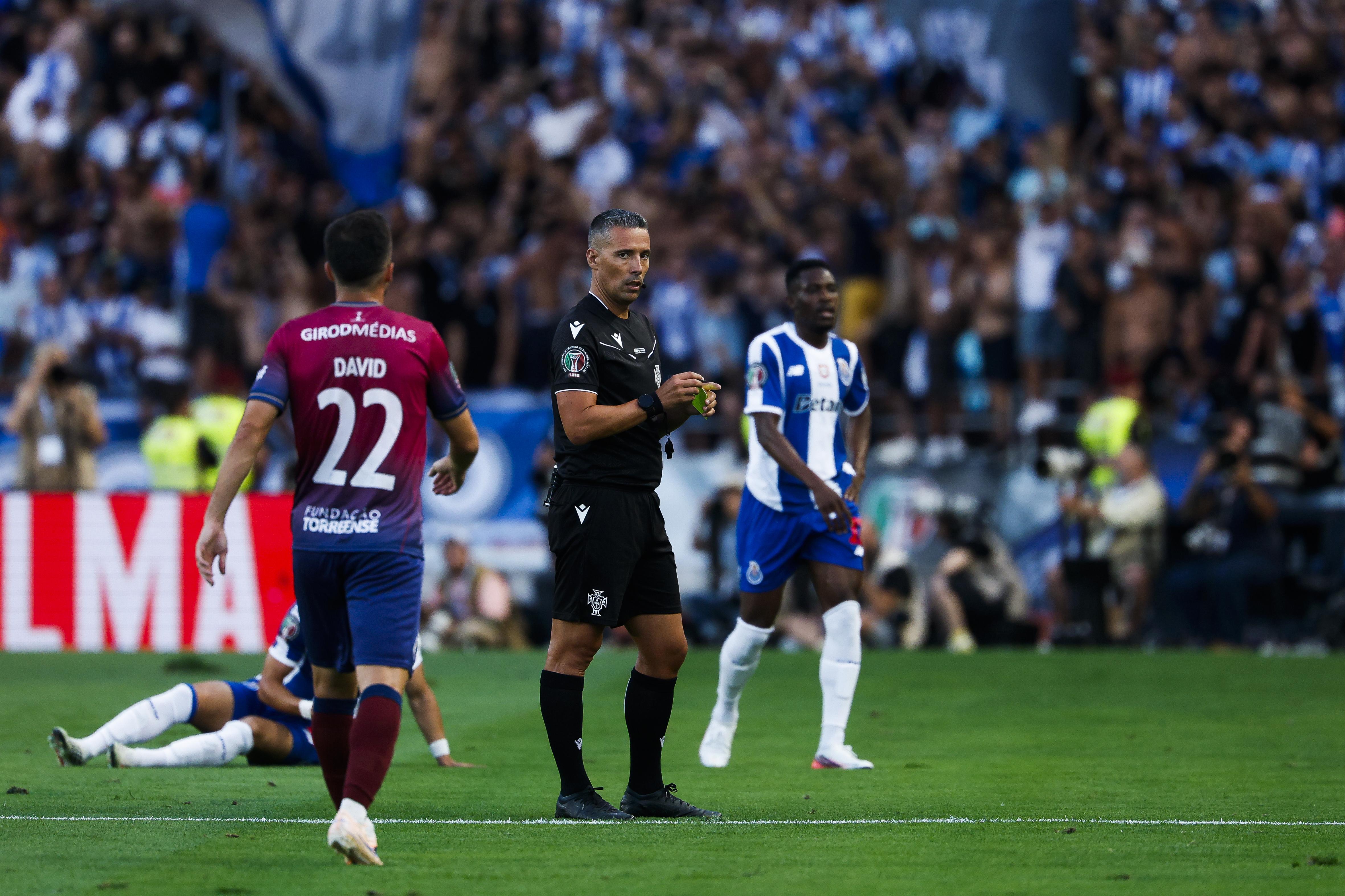 André Narciso foi o árbitro da Supertaça. Foto: FPF (FC Porto-Torreense)