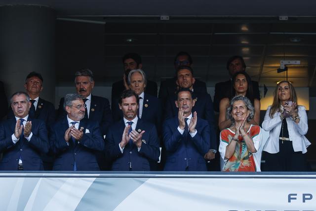 Tribuna do Estádio Cidade de Coimbra com André Villas-Boas e Pedro Proença. Foto: FPF (FC Porto-Torreense)