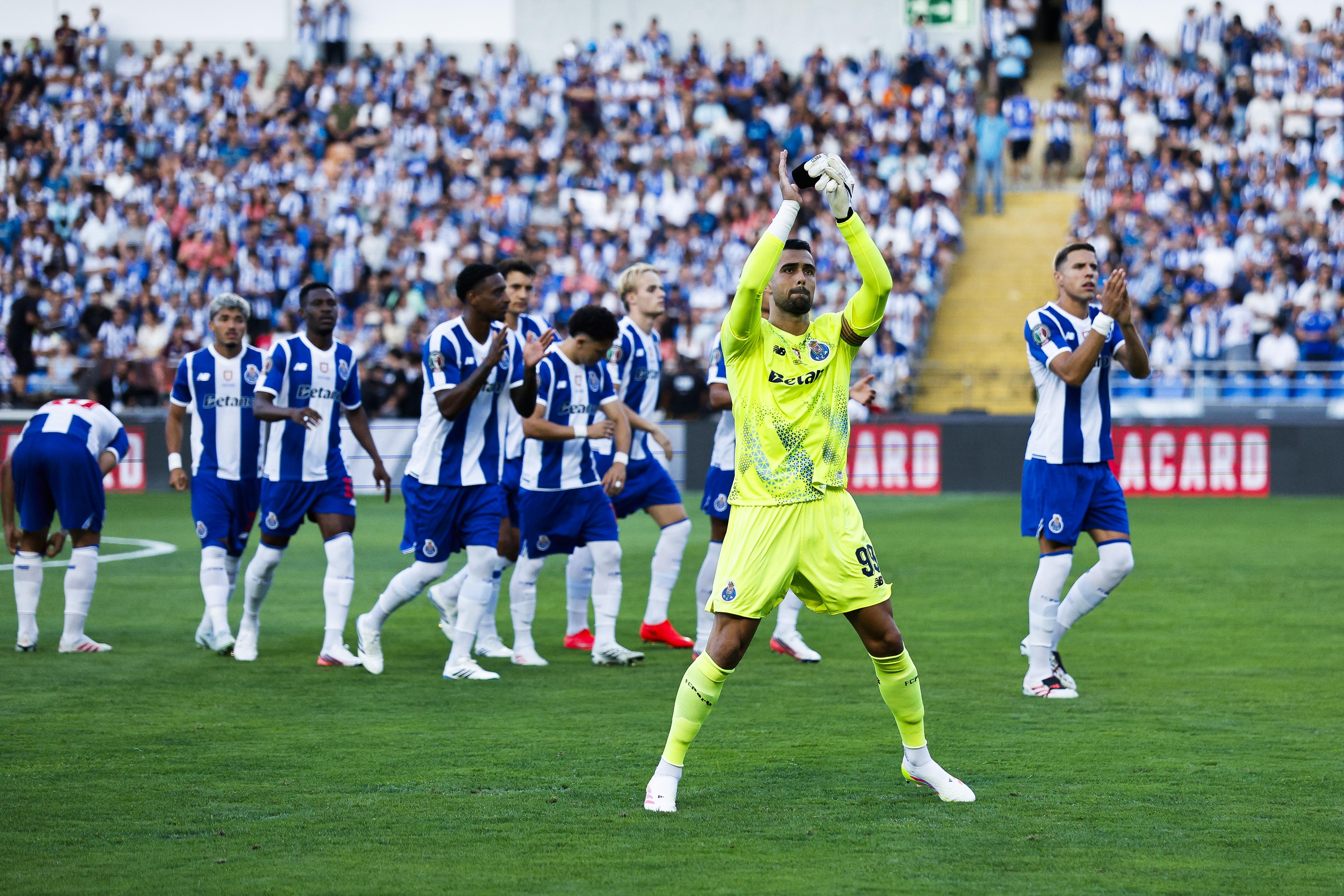 Dragões agradecem apoio dos adeptos. Foto: FPF (FC Porto-Torreense)