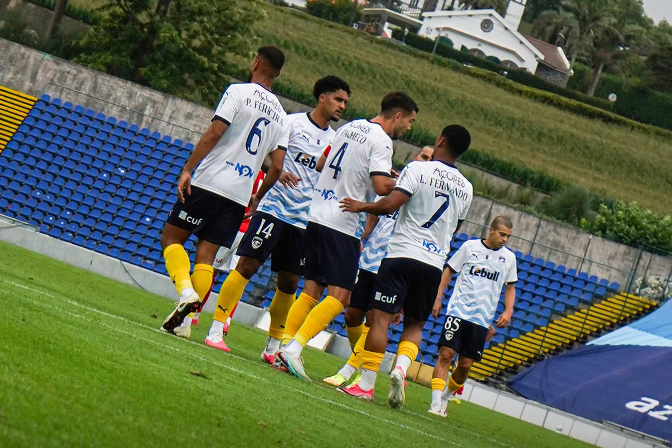 O Santa Clara derrotou a equipa B na apresentação aos sócios. -Foto: SANTA CLARA