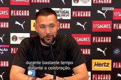 Farioli e a lesão de Bednarek: «É inaceitável jogar neste tipo de relvado»