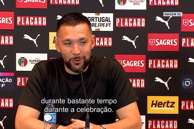 Farioli e a lesão de Bednarek: «É inaceitável jogar neste tipo de relvado»