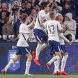 Richarlison resolve nos descontos, Tottenham reduzido a dez bate Chelsea em Sydney
