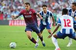 Léo Azevedo conduz o ataque azul e grená. Foto: IMAGO (FC Porto-Torreense)