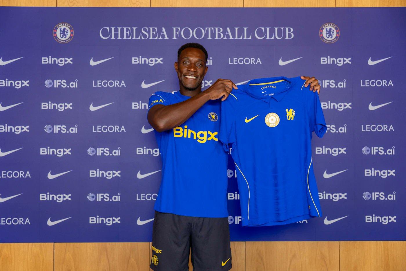 Danny Welbeck assina pelo Chelsea até 2028