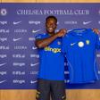 Danny Welbeck assina pelo Chelsea até 2028