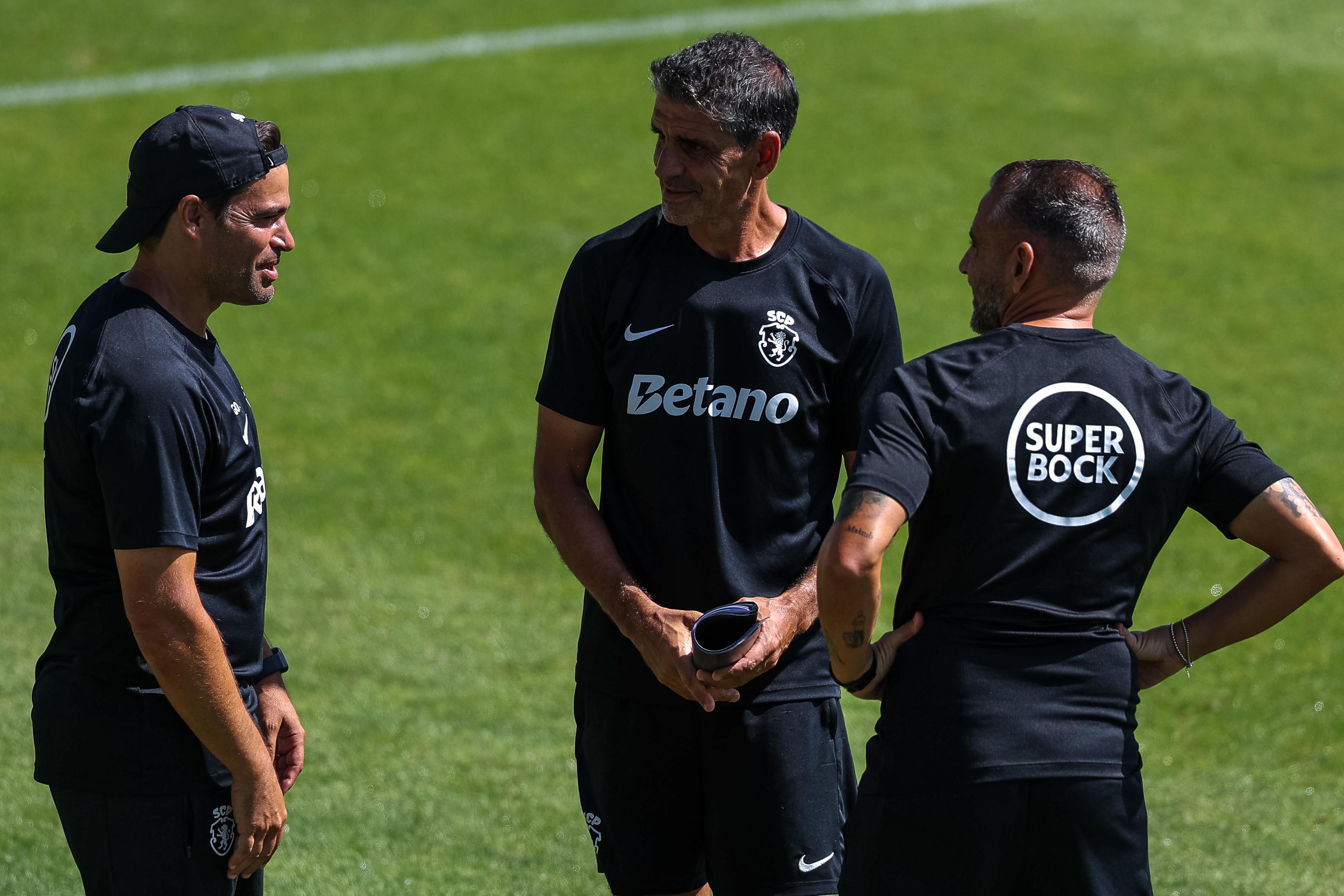 Rui Borges com Ricardo Chaves e Tiago Fernandes - Foto: Sporting CP