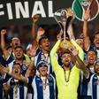 FC Porto festeja a 25.ª Supertaça do seu historial - FOTO: PAULO CUNHA/LUSA