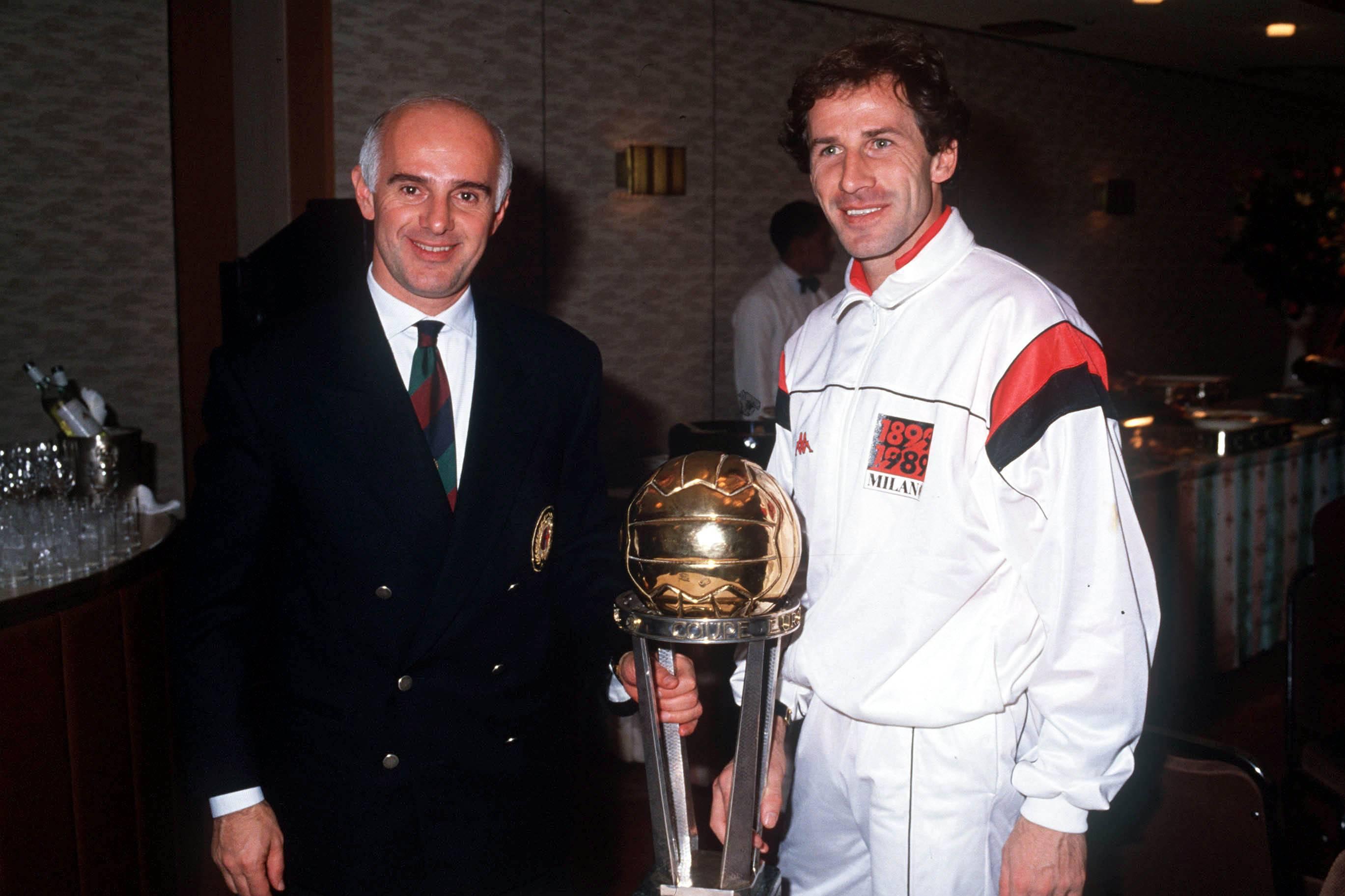 A cumpicidade de Arrigo Sacchi e Franco Baresi nos anos 90. IMAGO