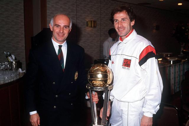 A cumpicidade de Arrigo Sacchi e Franco Baresi nos anos 90. IMAGO