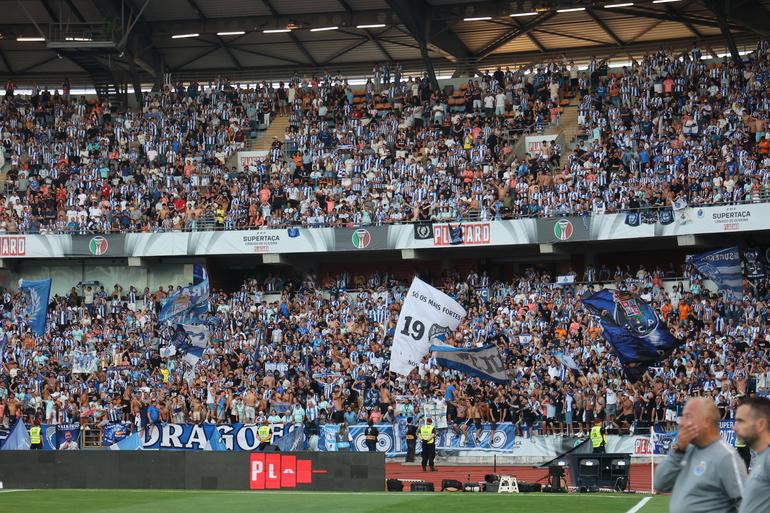 Moldura humana no Estádio Cidade de Coimbra. Foto: IMAGO (FC Porto-Torreense)