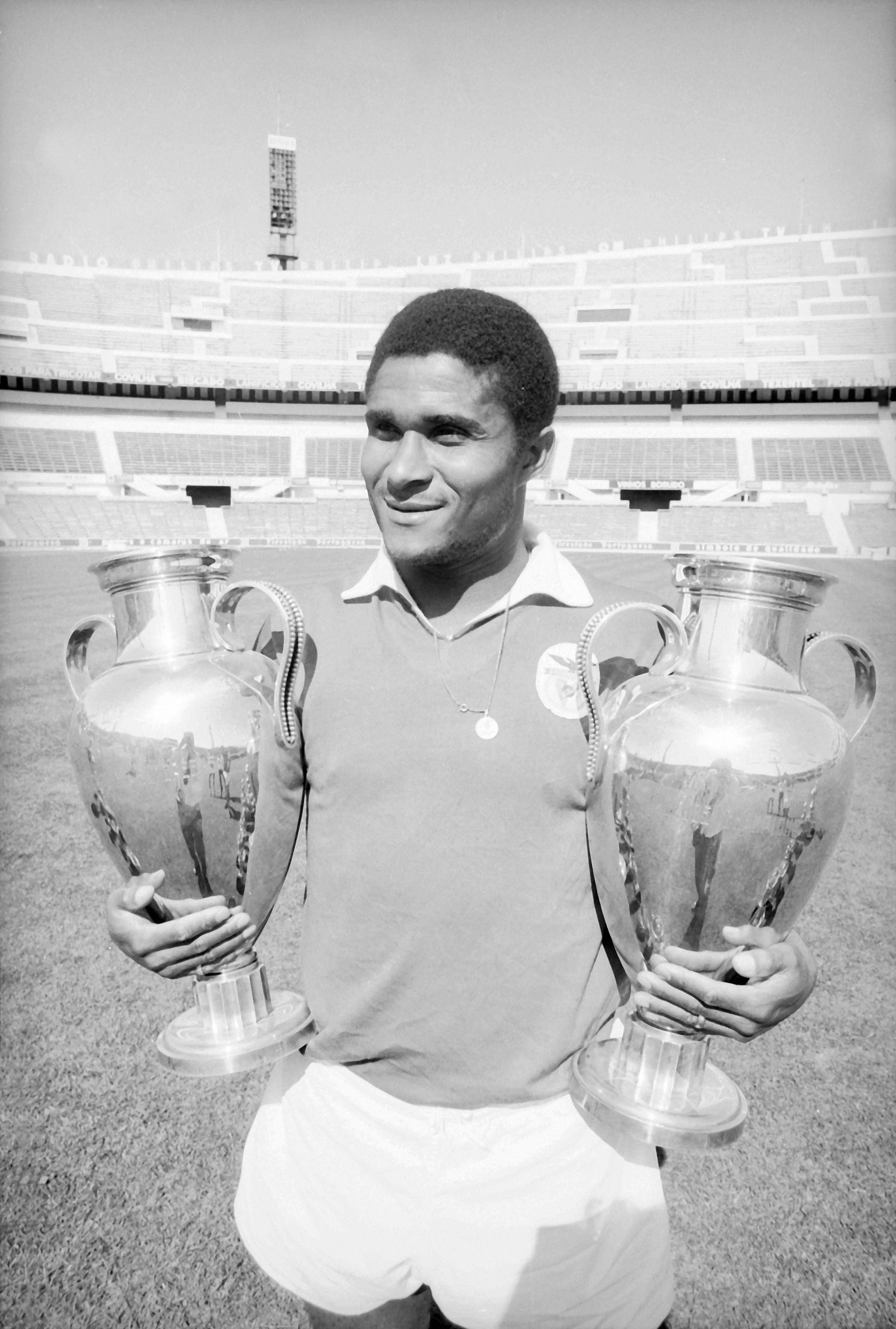 Benfica - 2 Liga dos Campeões/Taças dos Clubes Campeões Europeus