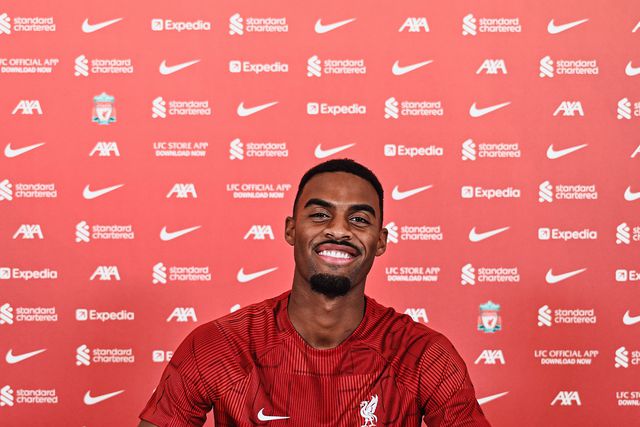 Oficial: Gravenberch fecha revolução no meio-campo