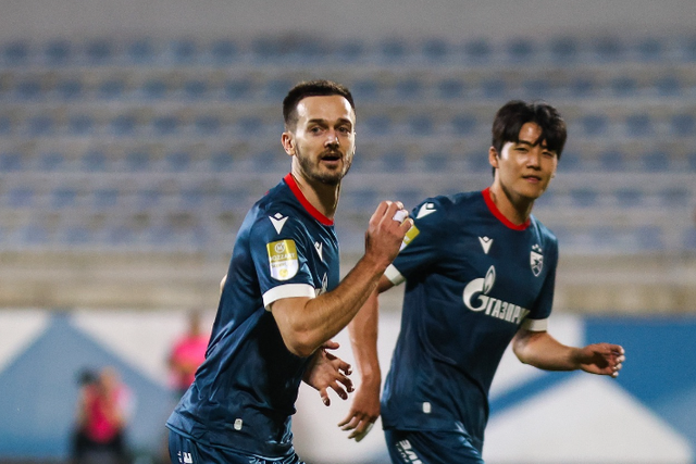 Atenção, Benfica: Estrela Vermelha vence e continua líder isolado