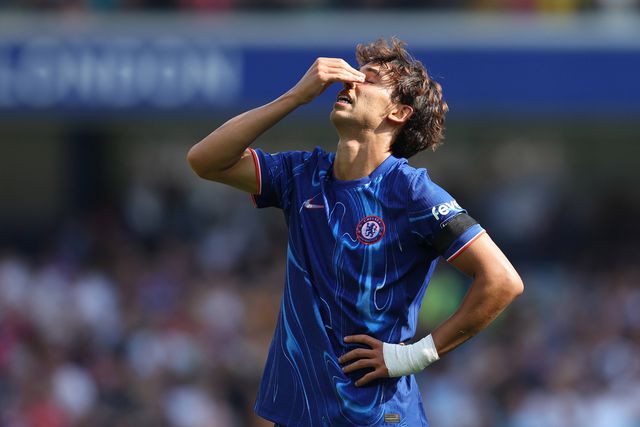 Com Félix e Pedro Neto, Chelsea empata com um dos últimos e atrasa-se