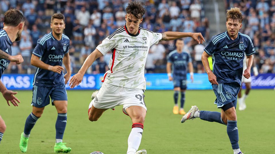 VÍDEO: ex-Benfica marca e faz história no Dallas