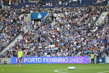 Enchente no Dragão para a apresentação da equipa feminina do FC Porto