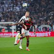 Corinthians vence Flamengo em jogo com três expulsões