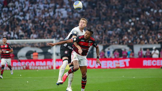 Corinthians vence Flamengo em jogo com três expulsões