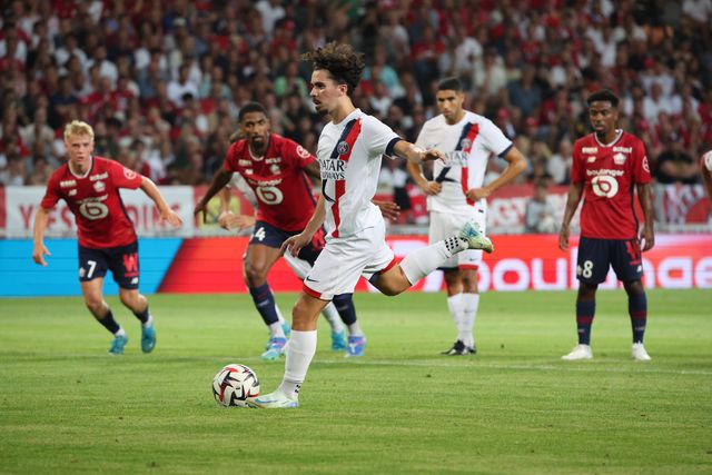 PSG é líder isolado da Ligue 1 com vitória em Lille e golo de Vitinha