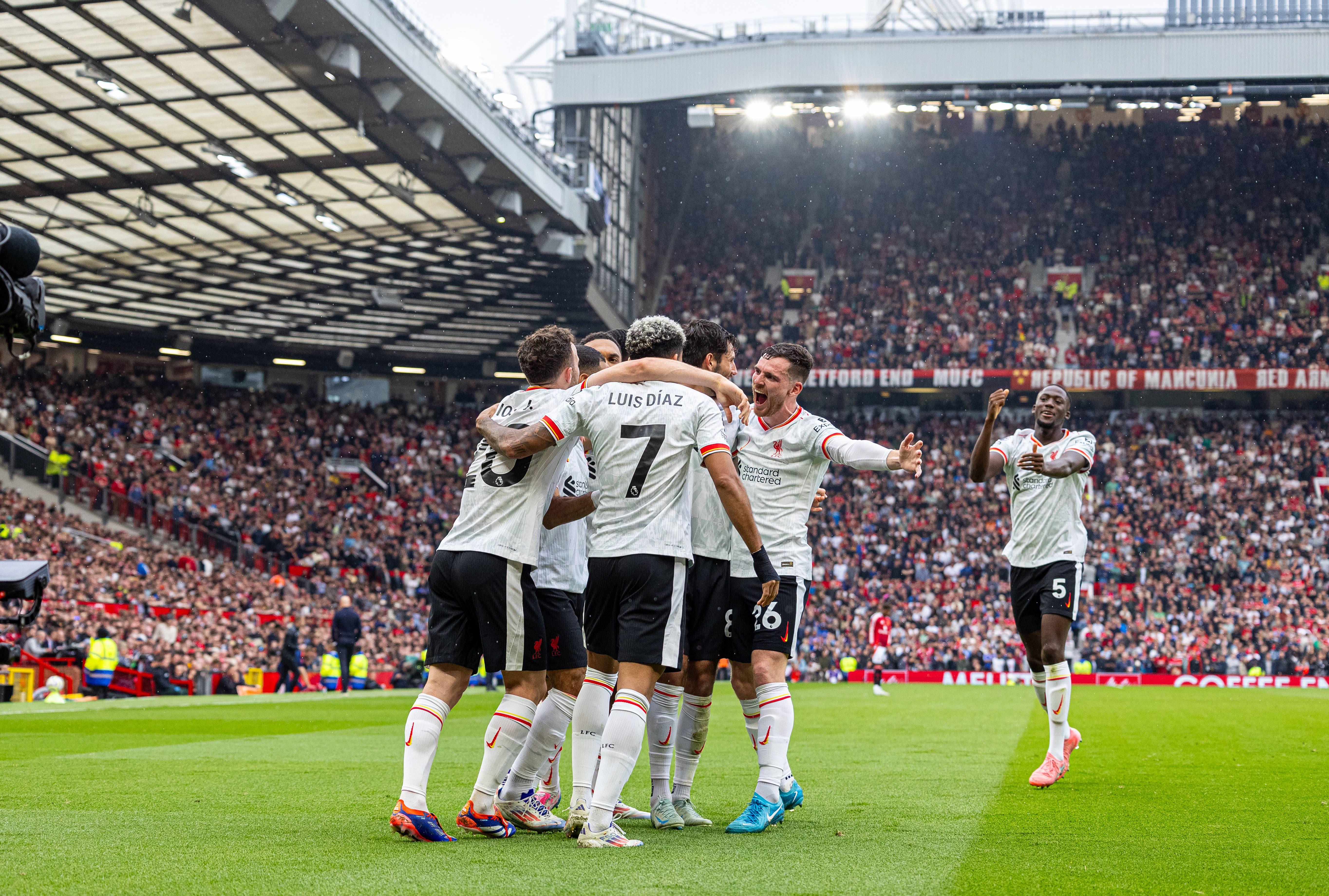 Luis Díaz e Salah espalham o terror em Old Trafford