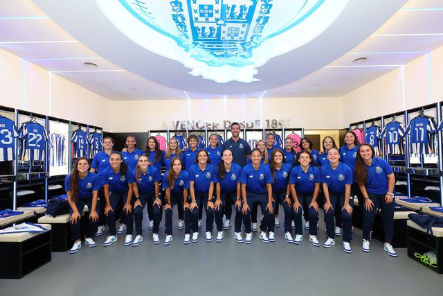 Equipa feminina do FC Porto goleia (9-0) na apresentação e deixa Dragão em êxtase