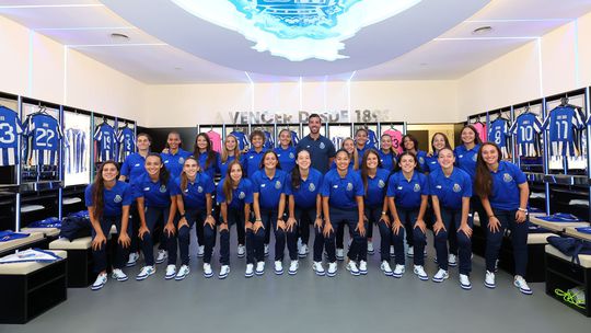 Equipa feminina do FC Porto goleia (9-0) na apresentação e deixa Dragão em êxtase