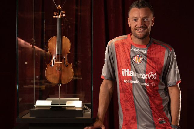 Oficial: Jamie Vardy reforça Cremonese