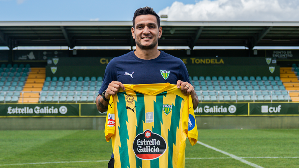 Médio-ofensivo, que assinou por três épocas, já sentiu o peso da camisola verde e amarela (Foto: CD Tondela)