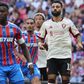 Marc Guéhi (à esq.), jogador do Crystal Palace - Foto: IMAGO